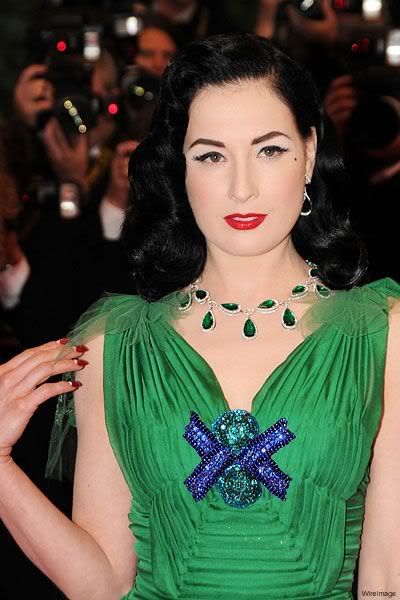 Fashionable CeLebrity NaiLs