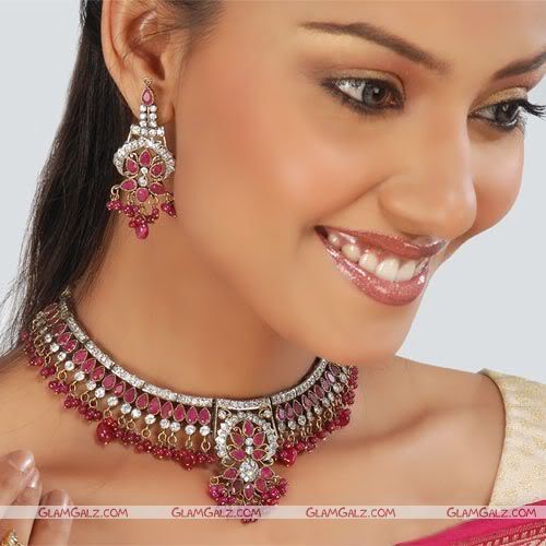 Gold Looks Gold on Women