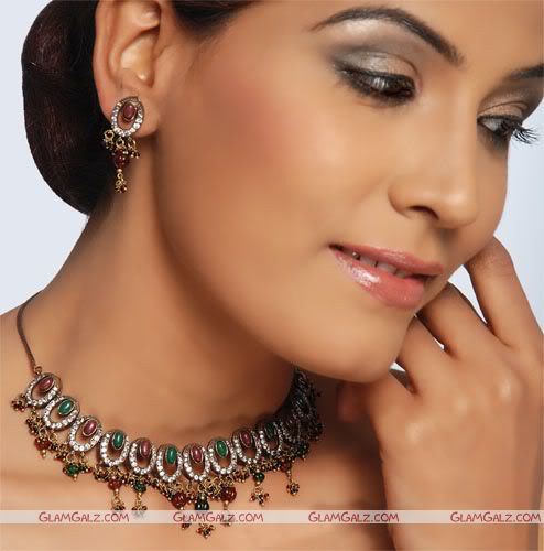 Gold Looks Gold on Women