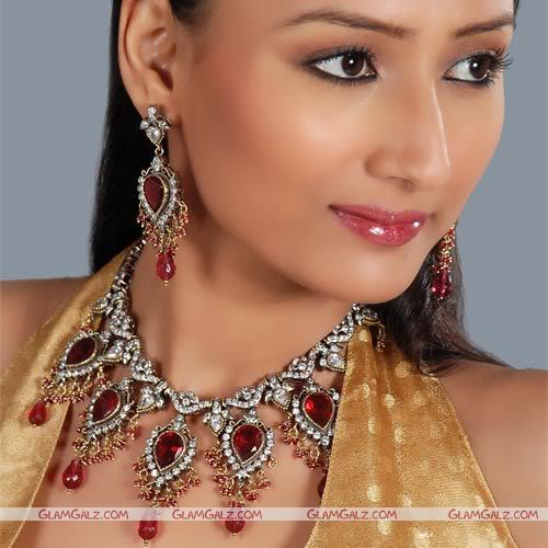 Gold Looks Gold on Women