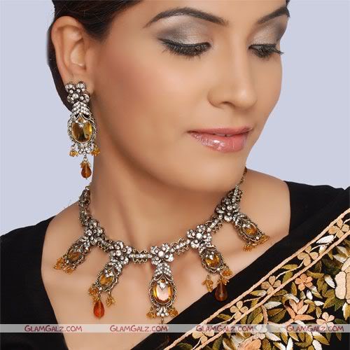 Gold Looks Gold on Women