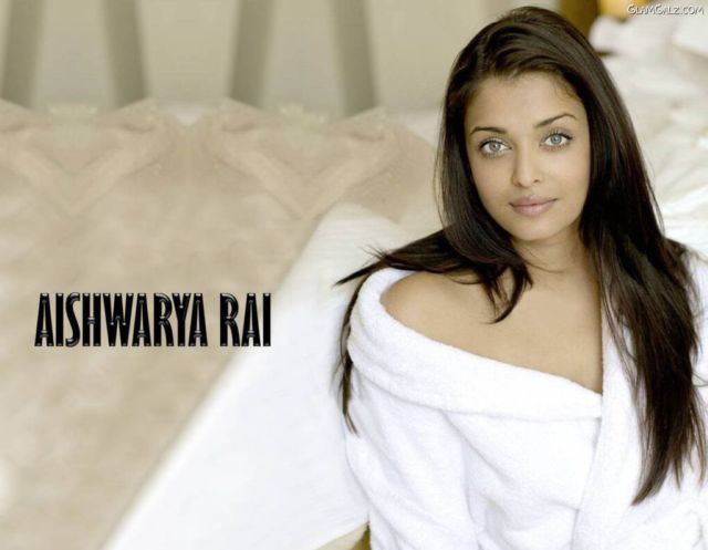 Click to Enlarge - Elizabeth Olsen's Beautiful Wallpapers