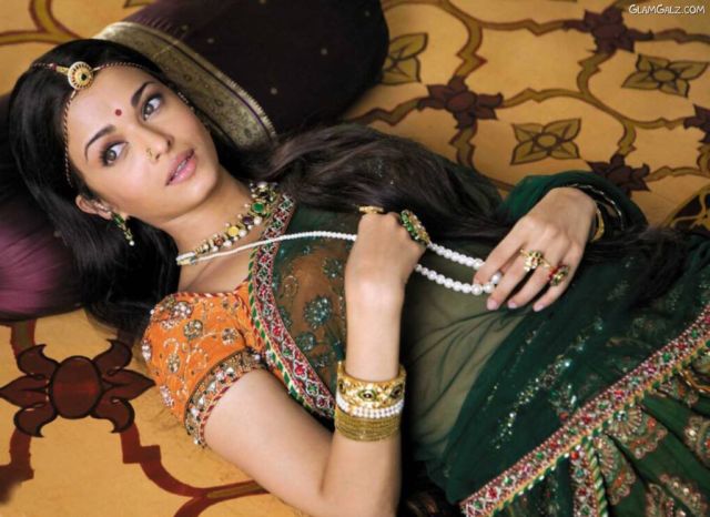 Click to Enlarge - Elizabeth Olsen's Beautiful Wallpapers