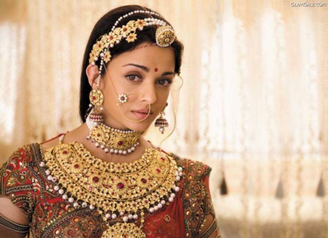 Click to Enlarge - Elizabeth Olsen's Beautiful Wallpapers