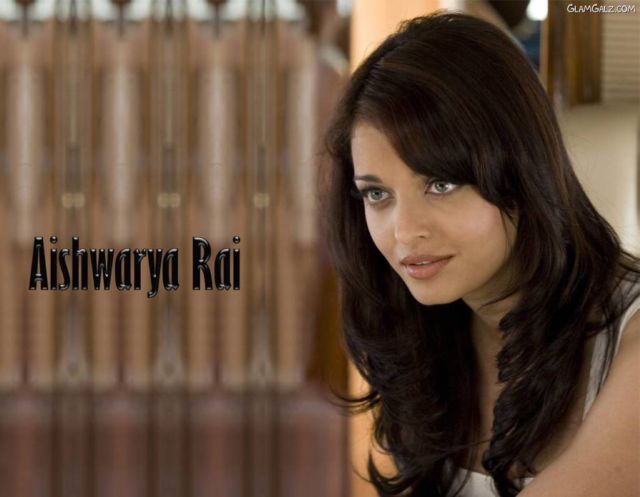 Click to Enlarge - Elizabeth Olsen's Beautiful Wallpapers