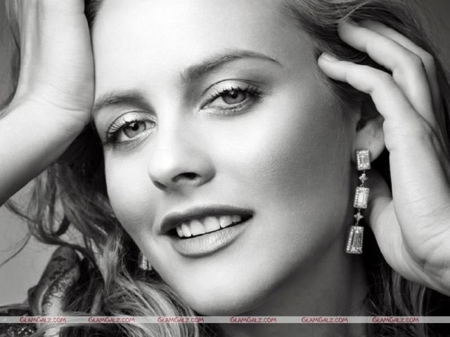 Click to Enlarge - Alicia Silverstone Wallpapers