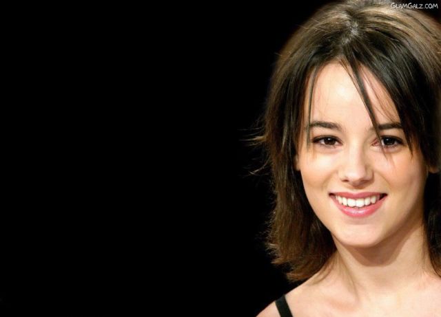 Click to Enlarge - Beautiful Singer Alizee Wallpapers
