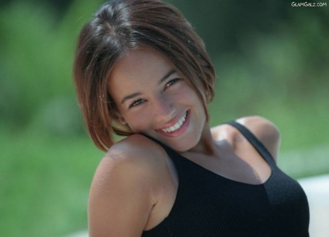 Click to Enlarge - Beautiful Singer Alizee Wallpapers
