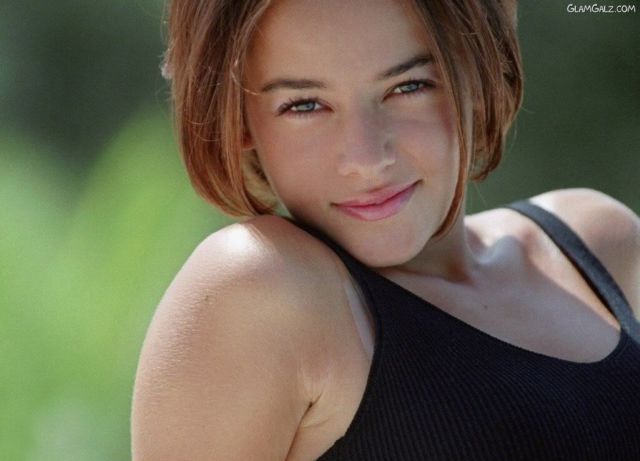 Click to Enlarge - Beautiful Singer Alizee Wallpapers