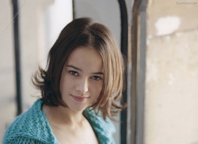 Click to Enlarge - Beautiful Singer Alizee Wallpapers