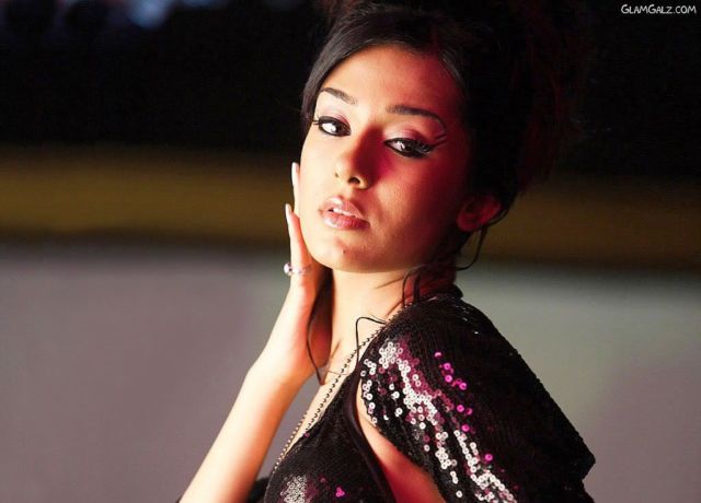 Click to Enlarge - Beautiful Amrita Rao Wallpapers