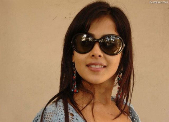 Click to Enlarge - Beautiful Genelia D'Souza Wallpapers