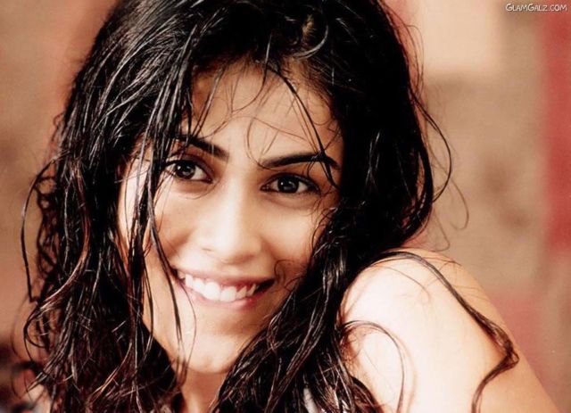 Click to Enlarge - Beautiful Genelia D'Souza Wallpapers
