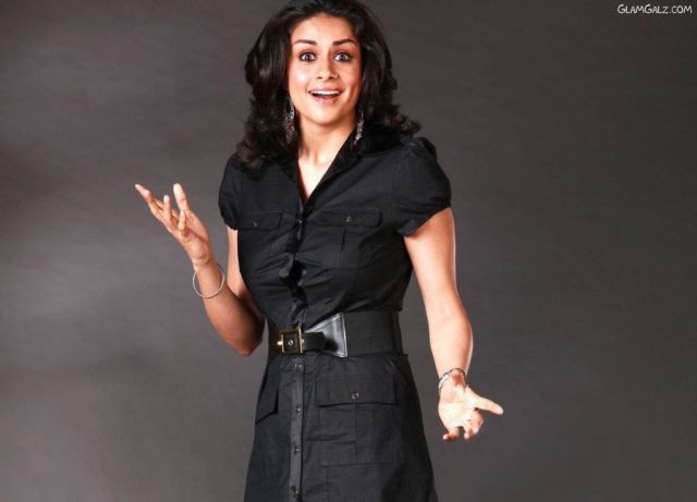 Click to Enlarge - Gorgeous Indian Beauty Gul Panag Walls