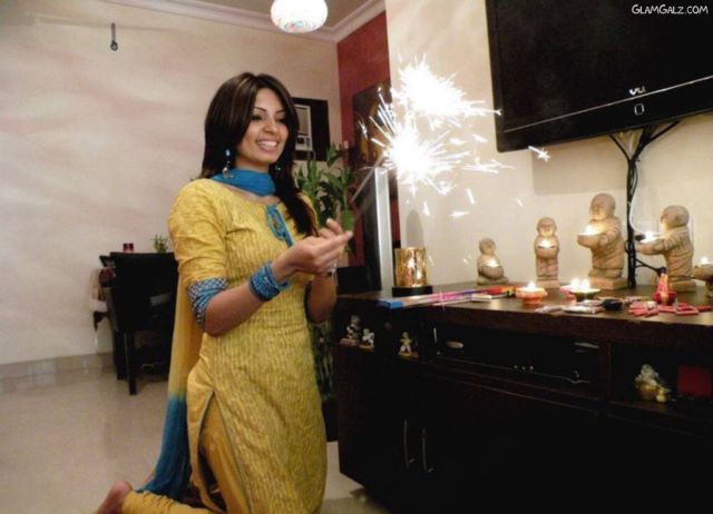 Click to Enlarge - Elizabeth Olsen's Beautiful Wallpapers