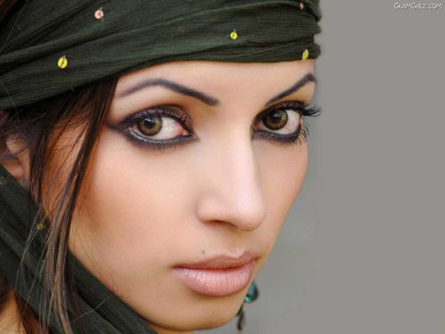 Click to Enlarge - Elizabeth Olsen's Beautiful Wallpapers