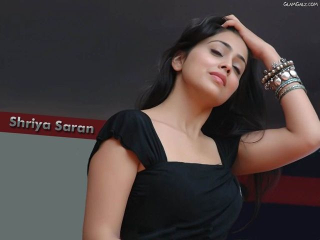 Click to Enlarge - Most Beautiful Wallpapers of Shriya Saran