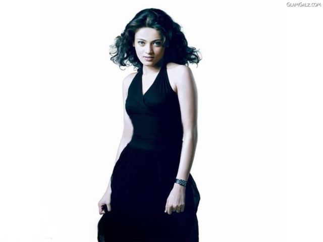 Click to Enlarge - Pretty Sneha Ullal Wallpapers