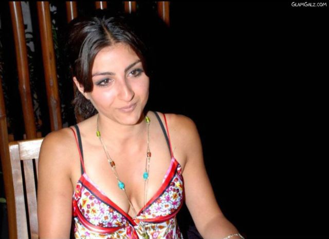 Click to Enlarge - Beautiful Singer Alizee Wallpapers