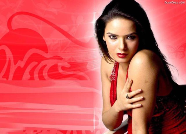 Click to Enlarge - Spicy Udita Goswami Wallpapers