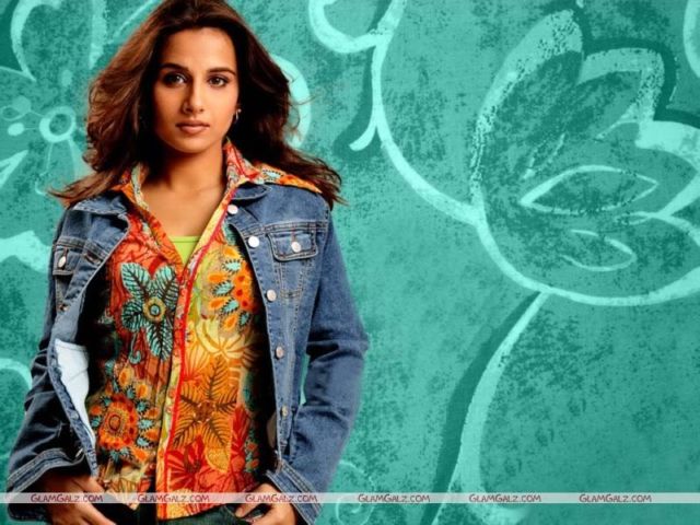 Click to Enlarge - Vidya Balan Sensational Wallpapers