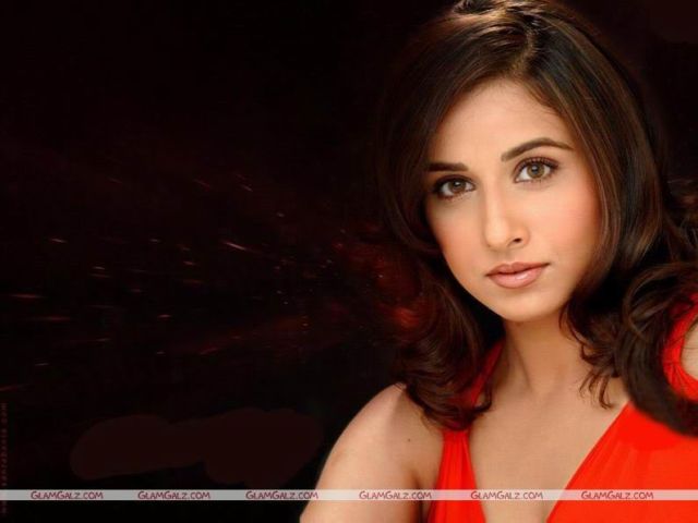Click to Enlarge - Vidya Balan Sensational Wallpapers