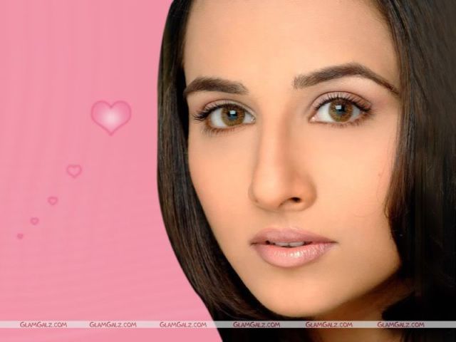 Click to Enlarge - Vidya Balan Sensational Wallpapers