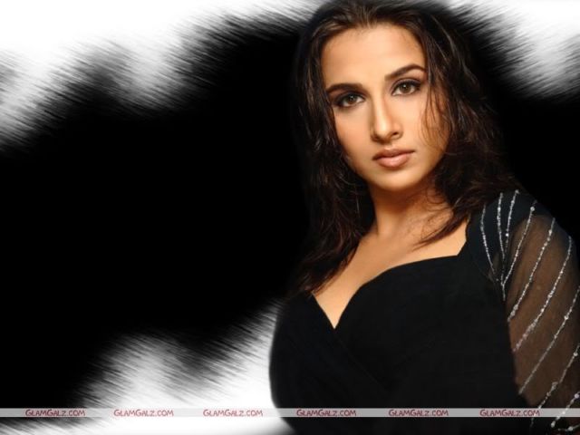 Click to Enlarge - Vidya Balan Sensational Wallpapers